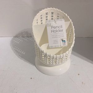 **CLEARANCE** NWT PENCIL OR MAKE UP BRUSH HOLDER